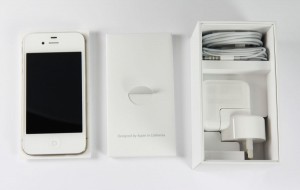 Apple-iPhone-4S-unboxing-03